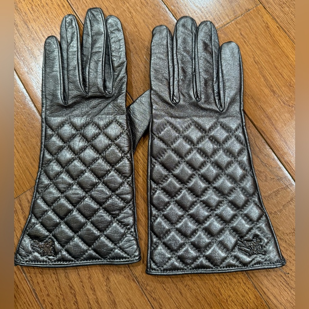 Authentic Burberry gloves. Size 8. Pristine!